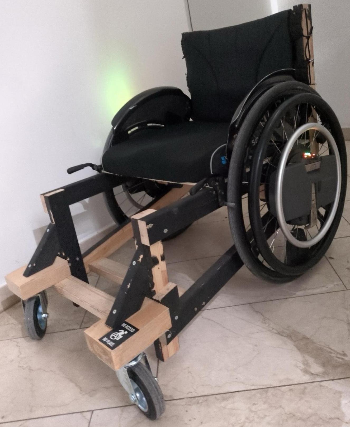 Materialreste und Trotz: Wie man einen Rollstuhl baut